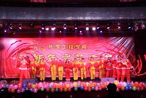 应化系舞蹈《红红中国结》 应化系舞蹈《红红中国结》